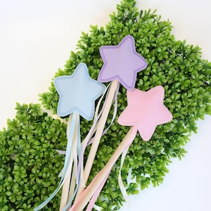 Varitas de Hada. Varitas de Estrella. Disfraz de Hada. Fiesta de Hadas. Juego de Simulación. Varita de Juego. Juego de Simulación. Disfraz para niñas. Varita de Cinta. Varita Rosa.