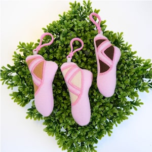 Ballet Slipper Keychain. Ballerina Keychain. Plush Keychain. Handmade Keychains. Gifts for Kid. Ballet Bookbag Charm. Dancer Keychain.