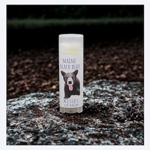 Maine Black Bear Kisses Lip Balm, Blueberry Honey, Handmade Lip Care imagem 1