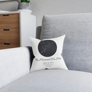 Benutzerdefinierte Sternenkarte quadratisches Kissen - gemütliches Wohndekor, Geschenk für sie, Liebesgeschenk, Liebesgeschenk, romantisches Dekor, rosa Kissen, moderner Akzent, Valentinsgeschenk