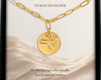 Halskette „Human Developer“, gravierte Büroklammerkette, vergoldeter Anhänger