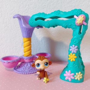 Littlest Pet Shop LPS Twirl Around Treehouse and Bananna Monkey