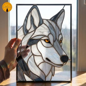 Puede incluir: Un juego de tres tazas de cerámica con un acabado moteado y mate. Las tazas son de color crema, gris claro y gris oscuro. Cada taza tiene un diseño simple y minimalista y un asa redondeada.