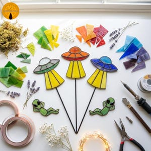 BBT338 UFO Stained Glass Pattern PDF SVG, Alien Garden Stakes Decor Template