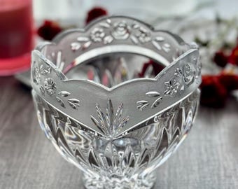 Vintage crystal scalloped floral cut bowl heavy clear glass centerpiece fruit candy décor