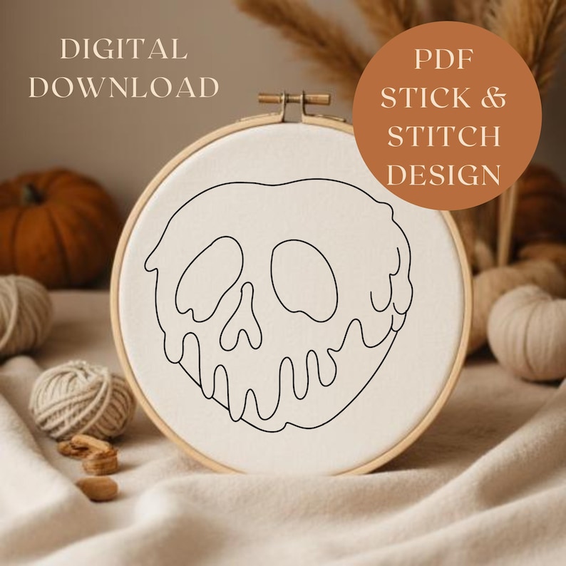 Puede incluir: Un bastidor de bordado con un dise&ntilde;o de calavera en negro sobre tela crema. El texto "DIGITAL DOWNLOAD" est&aacute; en la parte superior izquierda, y "PDF STICK & STITCH DESIGN" en un c&iacute;rculo a la derecha.