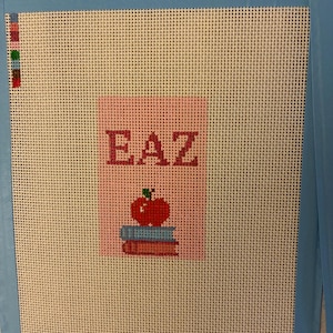 Personalisierte Lehrerin Nadelspitze Leinwand: Handgemalte Buch Stapel Tasche Anhänger 18 oder 13 Maschen Bild 13