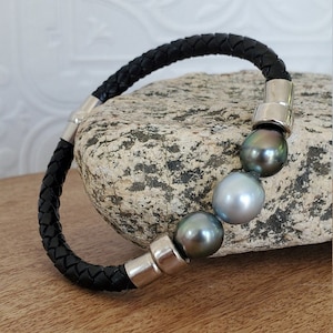 Black Leather Bracelet with 3 Tahitian Pearls - Magnetic Clasp