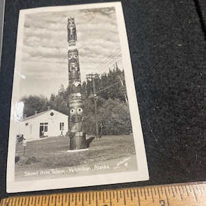 Ketchikan Alaska totem pole skowl arm vintage 40s photo. 2 1/2 x 4 1/2.