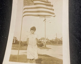 Patriotic early flag and girl photo 3 1/2 x 2 1/2. Original