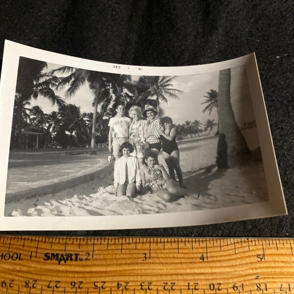 Beach family photo Dec 1961 vintage photo