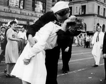 Kissing the War goodbye sailor girl love 1940's