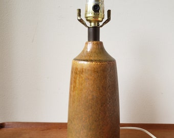 Vintage Danish Modern Pottery Table Lamp by Lotte Gunnar Bostlund, Model 400, Camel Brown, Mid Century Modern