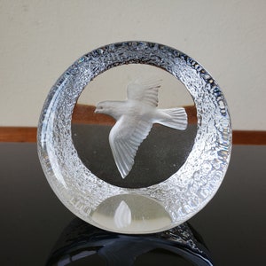 Mats Jonasson Lion Engraved Lead Crystal Sculpture Paper Weight, Bird, Seagull?, Signed, Numbered, Sweden, Scandinavian Glass
