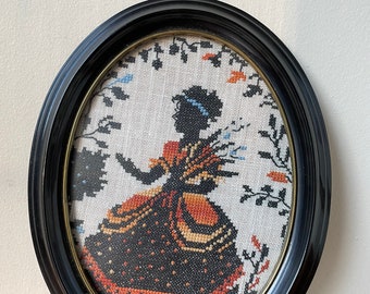 Vintage Wall Hanging Cross Stitch Embroidery, Oval Frame,