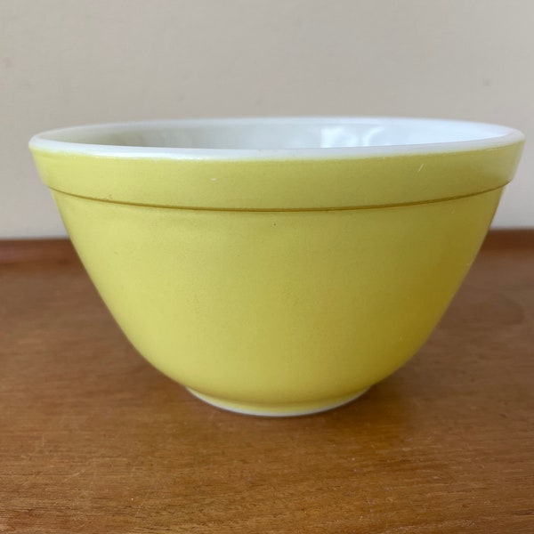 vintage Pyrex Solid Yellow Mixing Bowl 401, Le plus petit des bols gigognes, Cuisine de campagne rétro, Cottage Core