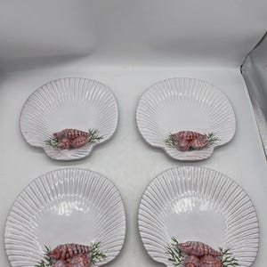 White 8.5&quot; Scallop Shell Plates with Decorative Raised 3D Shell Fish (Set of 4)