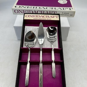 Vintage Oneidacraft Vanessa Stainless Steel Combination Cutlery Set