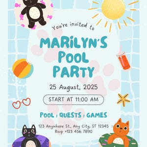 Może przedstawiać: Zaproszenie na przyjęcie przy basenie z jasnoniebieskim tłem i wzorem kratki. Tekst "MARILYN'S POOL PARTY" jest napisany dużymi, turkusowymi literami. Zaproszenie zawiera datę, godzinę i informacje RSVP, a także ilustracje słońca, kotów i elementów tematycznych basenu.
