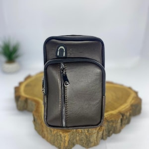 Bolso bandolera de piel de cordero hecho a mano con puerto para auriculares, 4 compartimentos con cremallera, correa ajustable, bandolera unisex.