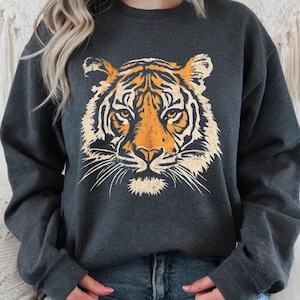 Vintage Tiger Sweatshirt - Retro Animal Sweatshirt - Animal Gift for Tiger Lover - Wild Cat Shirt - Jungle Safari Tiger Graphic Sweatshirt