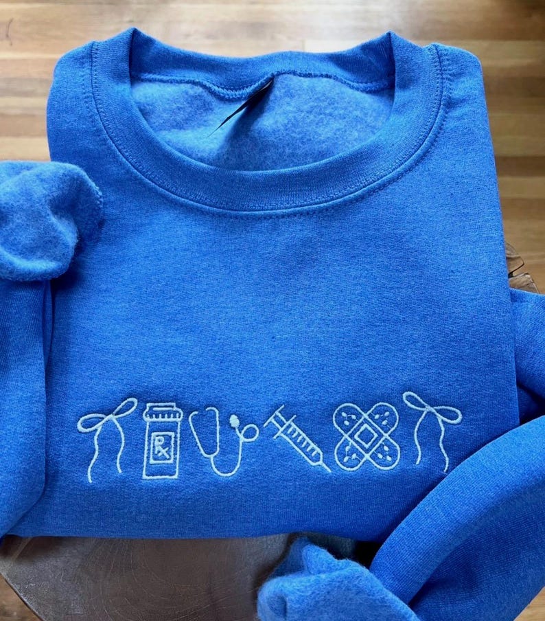 Embroidered Nurse Icons Sweatshirt - Medical Professional Sweatshirt - Nurse, Assistant, Doctor, Hospital Crew Style Sweatshirt - Nurse Gift imagem 2