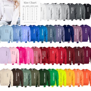 Puede incluir: Una variedad de sudaderas de cuello redondo en varios colores, incluyendo blanco, negro, azul y rosa. Se muestra una tabla de tallas, que muestra las medidas en pulgadas para el ancho, el largo y el largo de la manga. Las sudaderas est&aacute;n dispuestas en filas.