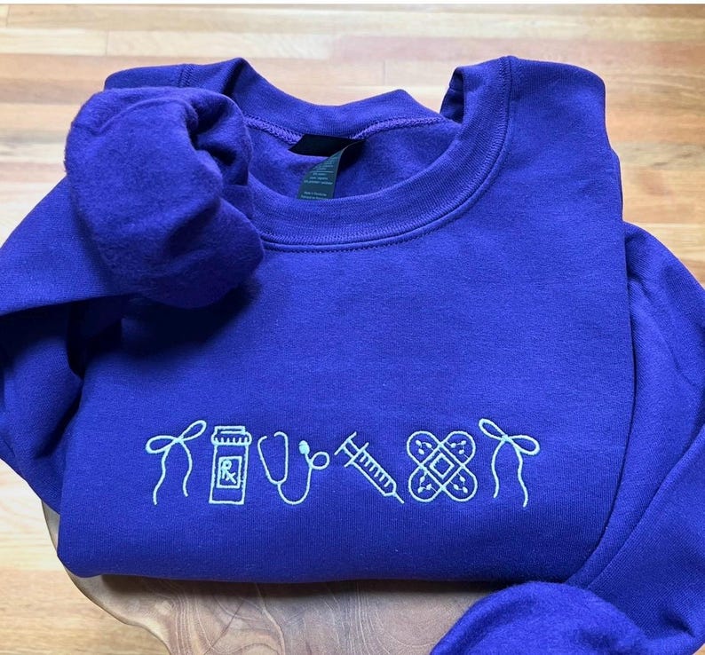 Embroidered Nurse Icons Sweatshirt - Medical Professional Sweatshirt - Nurse, Assistant, Doctor, Hospital Crew Style Sweatshirt - Nurse Gift imagem 4