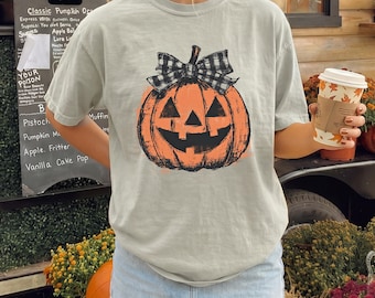 Comfort Colors Halloween Retro Pumpkin Shirt - Jack O'lantern Retro Graphic T-Shirt - Cute Pumpkin With Black Plaid Bow Boho Fall Vibes Tee