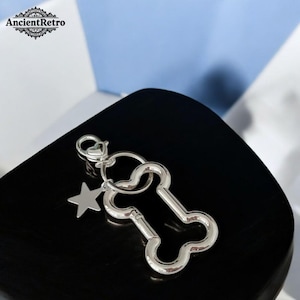 Punk Bone Keychain | Goth Star Bag Charm | Korean Grunge Keyring Accessory | Cute Alt Fashion Jewelry Gift for Women & Men