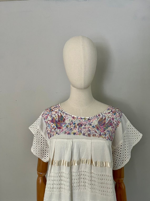 1970s Dress / 70s Crochet Lace and Ribbons Embroi… - image 3