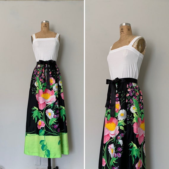 1970s Floral Print Maxi Skirt / 70s Large Floral P