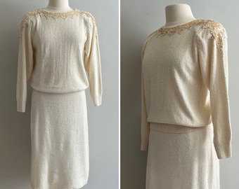 Suéter y falda de lentejuelas de mezcla de seda y angora de la década de 1990 l Conjunto de punto de dos piezas