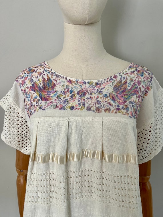 1970s Dress / 70s Crochet Lace and Ribbons Embroi… - image 4