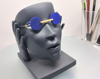 Escultura abstracta de rostro con gafas: decoración moderna surrealista para el hogar. Máscara geométrica.