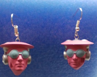 Pendientes con forma de cabeza cyberpunk: joyería facial futurista, pendientes de robot estilo geek chic, arte para vestir impreso en 3D.
