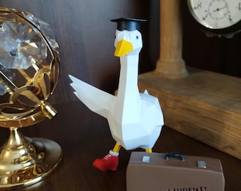 Figura geométrica de ganso: Phil Featherstein con zapatos rojos