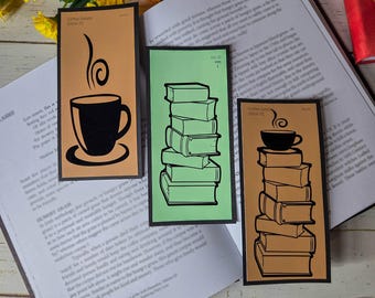 Marcapáginas artesanal para amantes de los libros, café, libros apilados