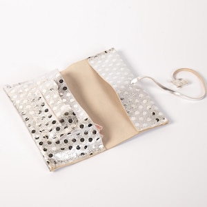 Porta tabacco in pelle bicolore elegante design argento per donna