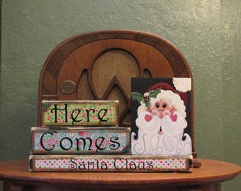 Christmas Decor, Christmas Sign, Santa Sign, Winter Decor,  Word Blocks - Here Comes Santa with Hand Painted Santa