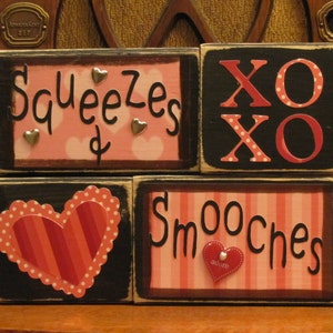 Valentines Day Decor - Valentine Decoration - Valentine Blocks - Valentine Sign - Squeezes & Smooches Valentine Sign