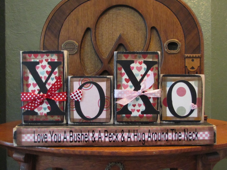 Valentines Day Decor XOXO-Love You A Bushel and A Peck and Hug Around The Neck Valentine and Love Sign image 1