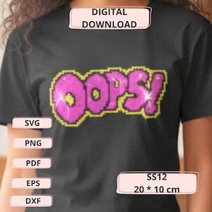 Könnte beinhalten: Ein schwarzes T-Shirt mit einer verpixelten pinkfarbenen Grafik und dem Text "OOPS!" mit gelber Umrandung. Das Bild enthält Textbeschriftungen für "DIGITAL DOWNLOAD", "SVG", "PNG", "PDF", "EPS", "DXF" und eine Größenangabe "SS12 20 * 10 cm".