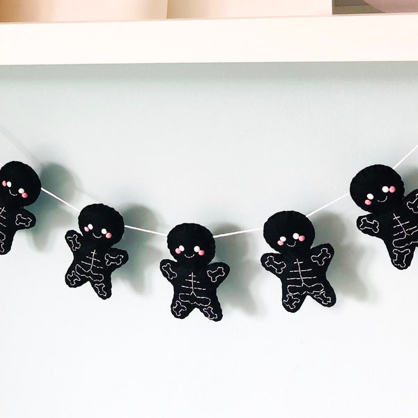 Skeleton Cookie Garland, felt halloween home decor, dead gingerbread man garland, cute halloween decoration, skeleton cookie wall hanging