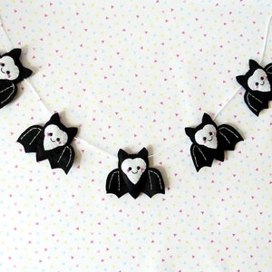 Black Bat Garland, cute halloween bunting, felt halloween decoration, spooky home decor, cute felt bat, happy bats wall hanging, goth gift