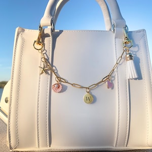 Cadena y dijes de metal personalizados para bolso • Dije grabado con láser - Personalizado • Cadena para bolso con clip de papel dorado y dijes personalizados
