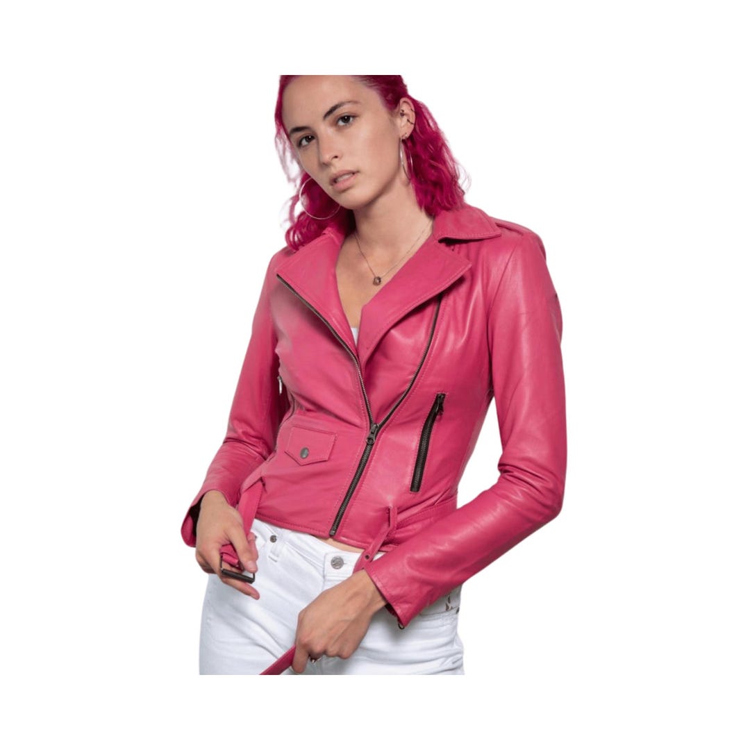 Chaqueta de cuero rosa Barbie con glamour femenino: abrigo de