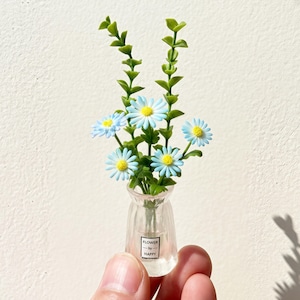 Handmade Light Blue Daisy Arrangement  Exquisite Miniature Dollhouse Green Plant, 1:12 Scale Handmade Clay Art Decor For Dollhouse Scene