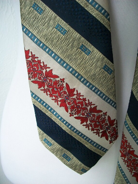 70s pattern Tiki floral tie in Navy Red and Gold - image 2