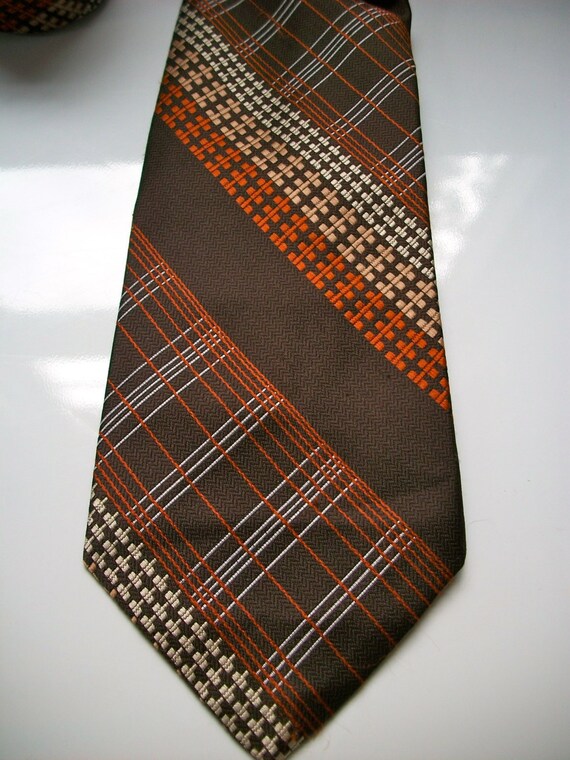 Cravate Homme Vintage NOS (New Old Stock) - Motif Géométrique Marron, Orange, Argent - Largeur 3.5 Pouces